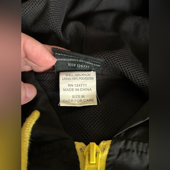 UNIVERSAL STUDIOS RETRO HOODED ADULT WATER RESISTANT WINDBREAKER JACKET COAT - Picture 4 of 9